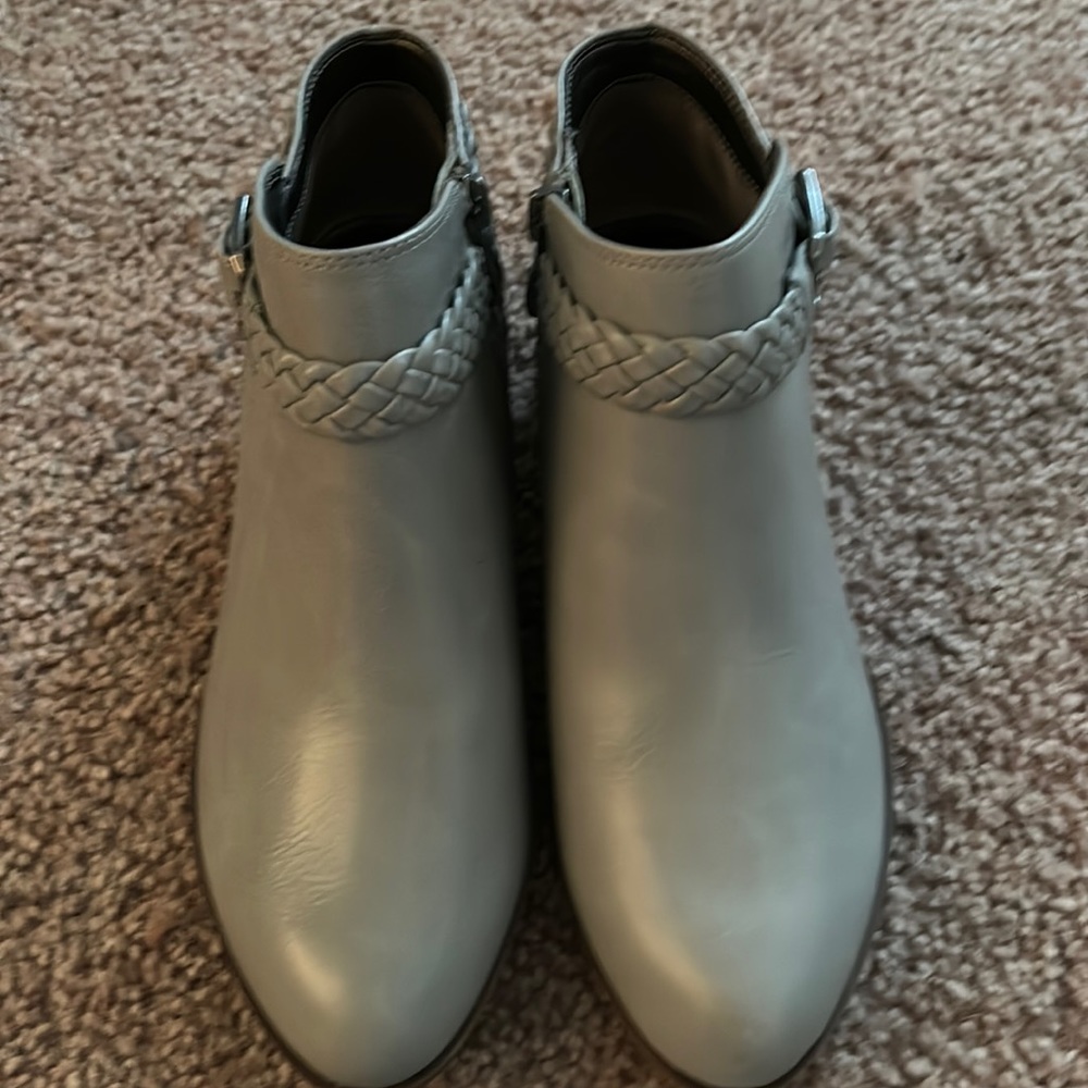 Lifestride size 7 ankle boots